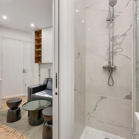 165 - Urban Near Haussmann Boulevard パリ