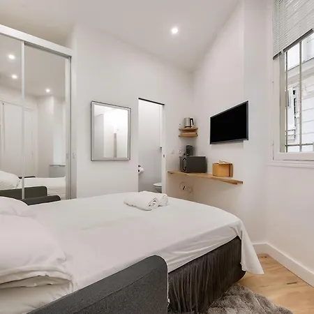 165 - Urban Near Haussmann Boulevard アパート