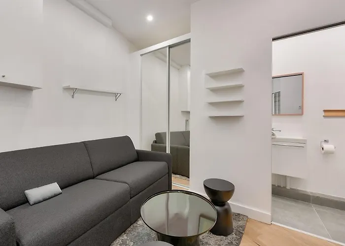 165 - Urban Near Haussmann Boulevard