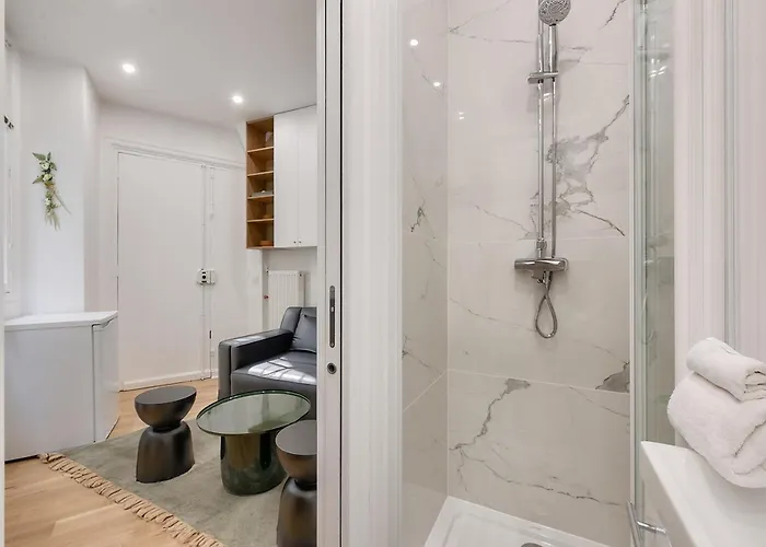 165 - Urban Near Haussmann Boulevard 파리